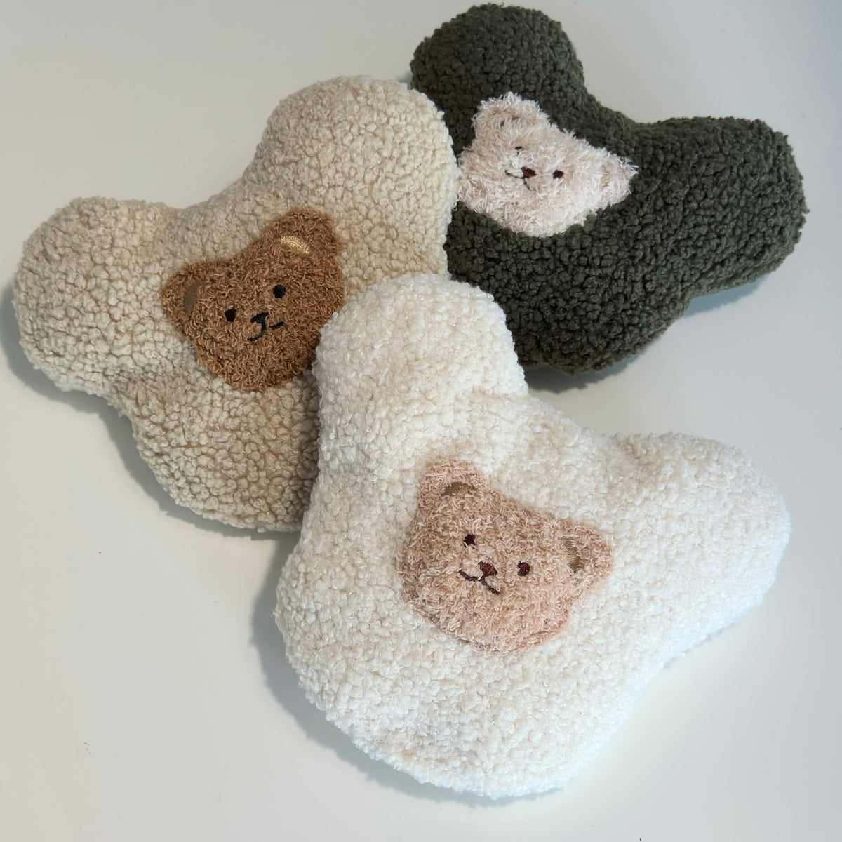 POUFET Knister-Teddys aus Bouclé in Creme/Off-White, Beige und Khaki – handgefertigtes Hundespielzeug in drei Farben