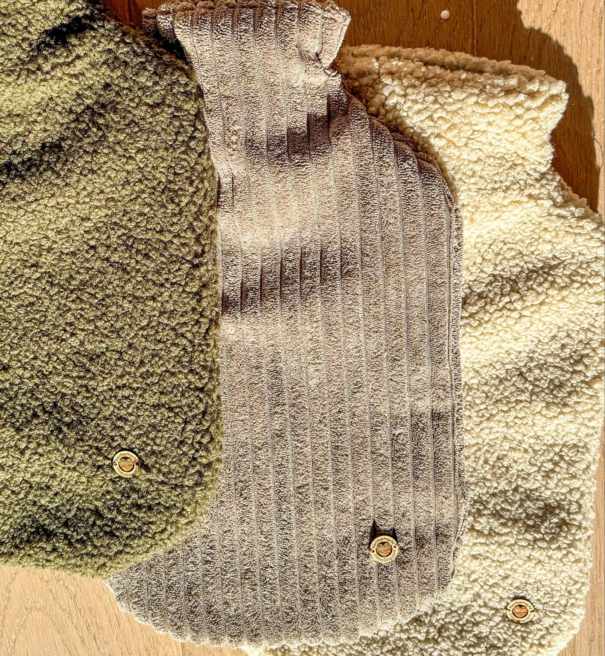 Poufet Wärmflaschen mit abnehmbaren Stoffbezügen – aus Stoffresten der Hundebett-Produktion, made in Germany
