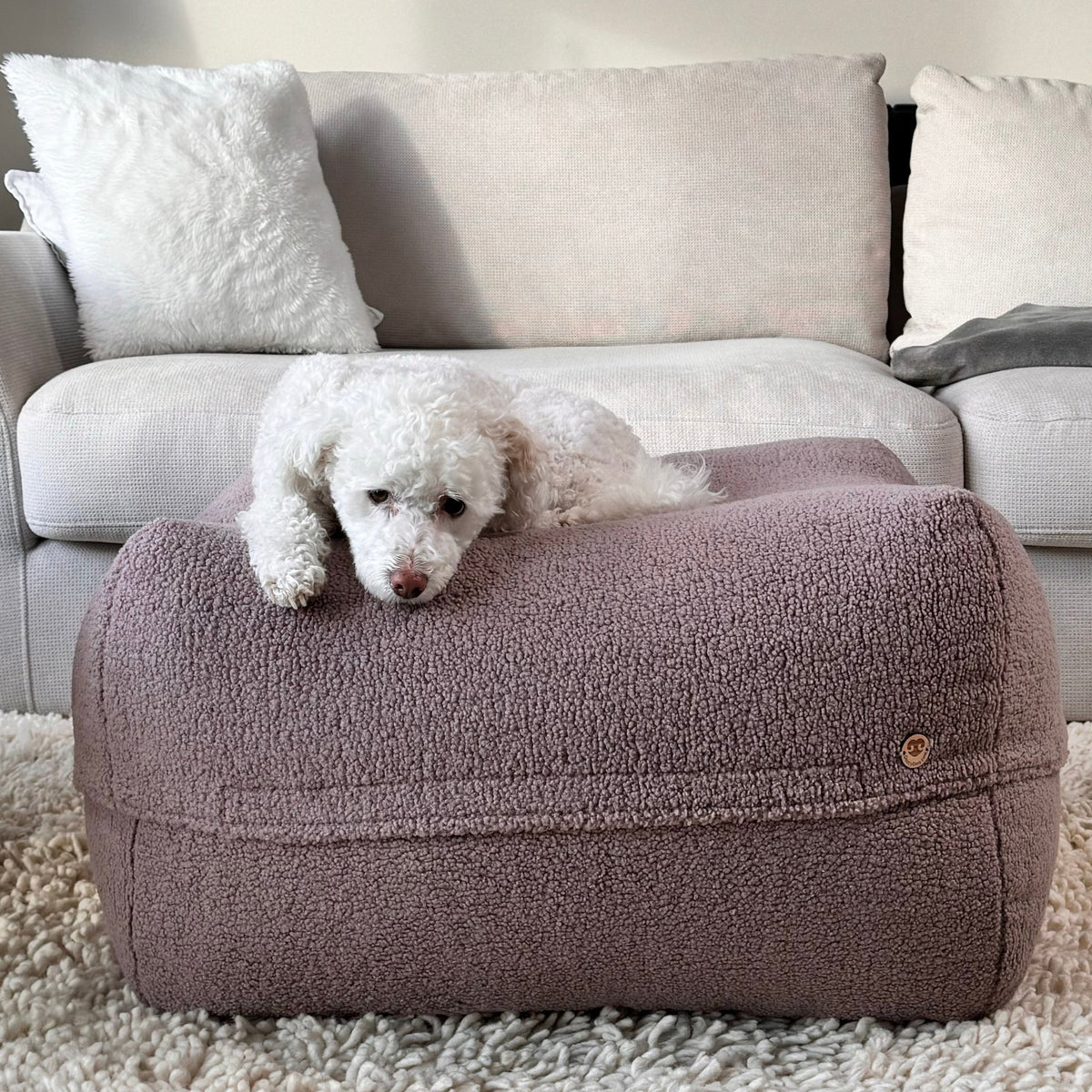 Poufet Pouf Premium Bouclé Hundebett Altrosa im Wohnzimmer, handgemacht Deutschland, Poufet