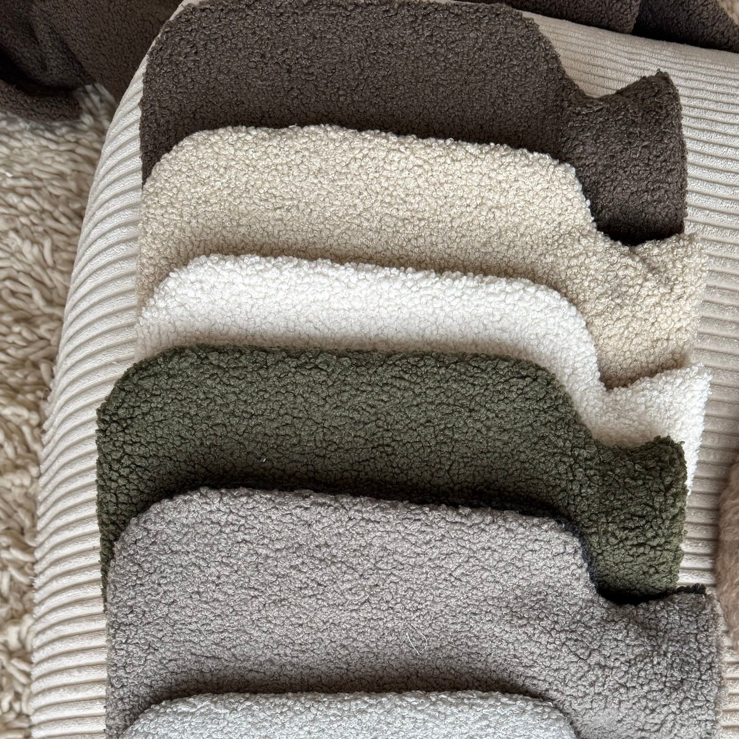 Poufet Wärmflaschen mit abnehmbaren Stoffbezügen – aus Stoffresten der Hundebett-Produktion, made in Germany