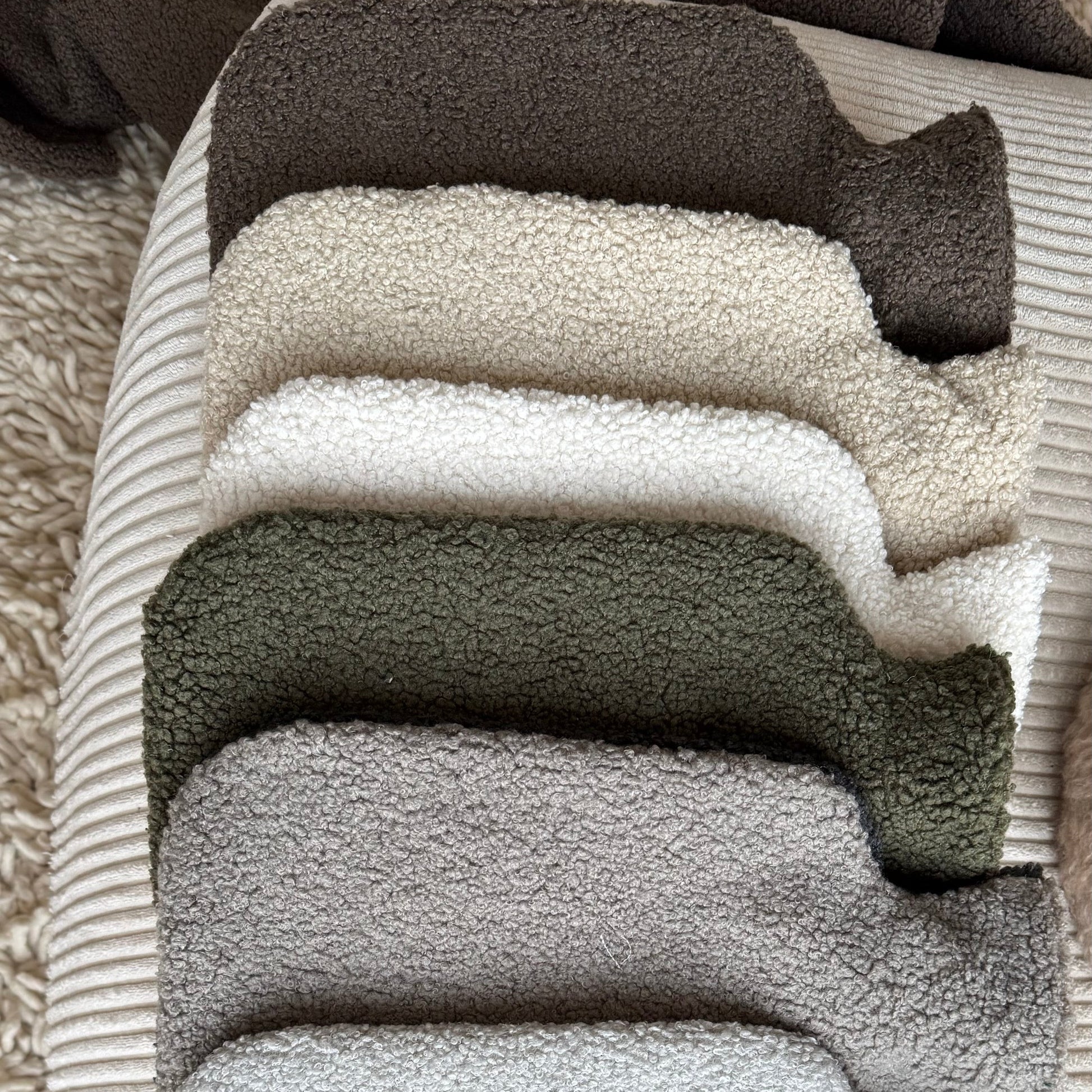 Poufet Wärmflaschen mit abnehmbaren Stoffbezügen – aus Stoffresten der Hundebett-Produktion, made in Germany