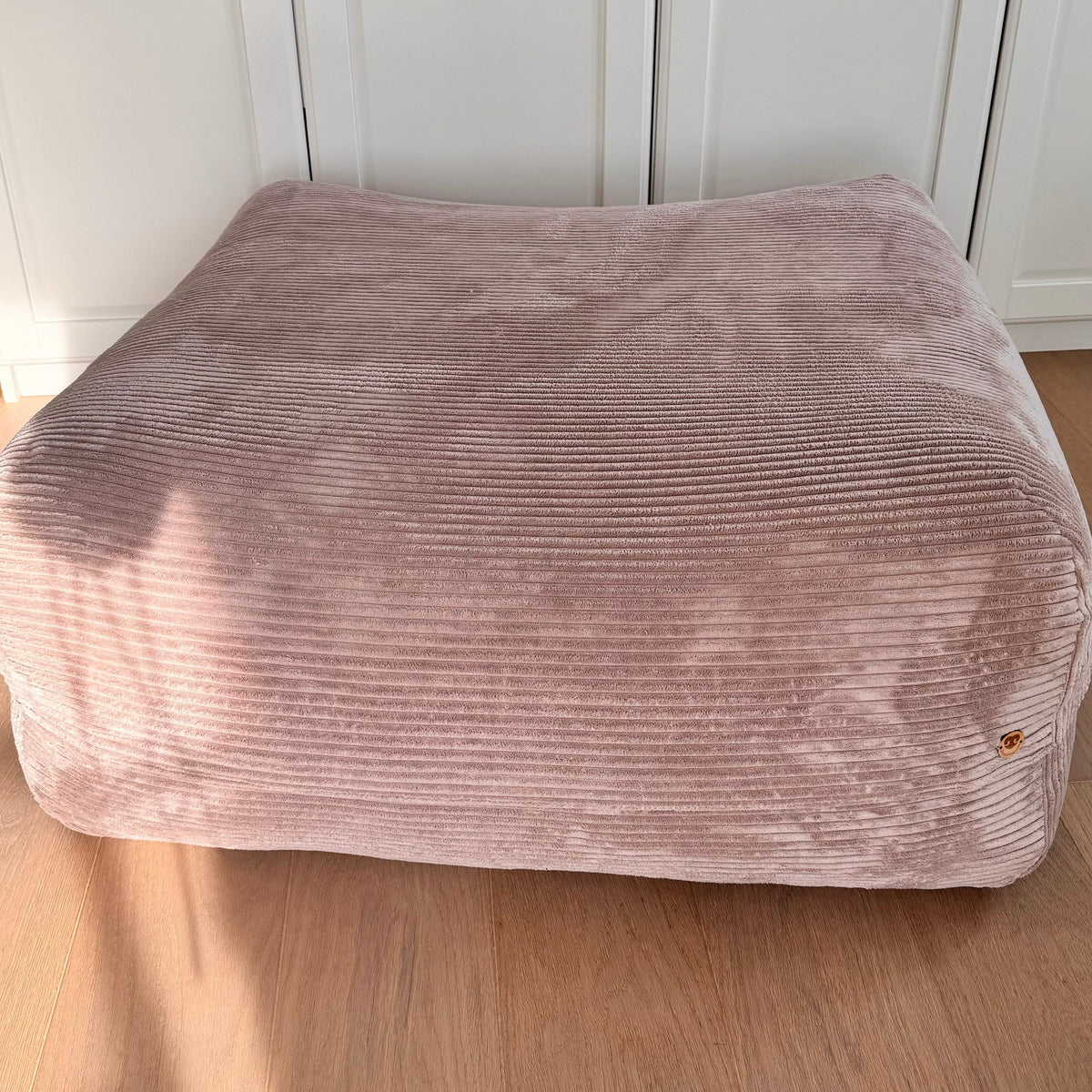 Poufet Pouf Breitcord Altrosa von oben – orthopädisches Hundebett handgemacht in Deutschland
