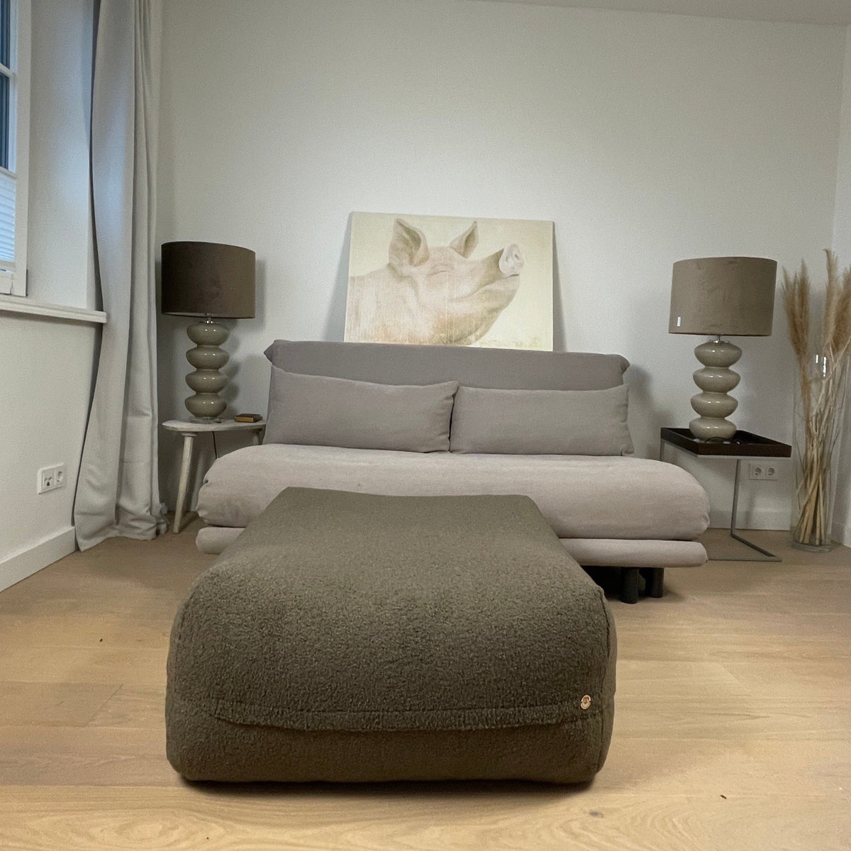 Poufet DreamPad Bouclé Schokobraun im Wohnzimmer – warmes edles Design, stilvoller Einrichtungsgegenstand, Poufet
