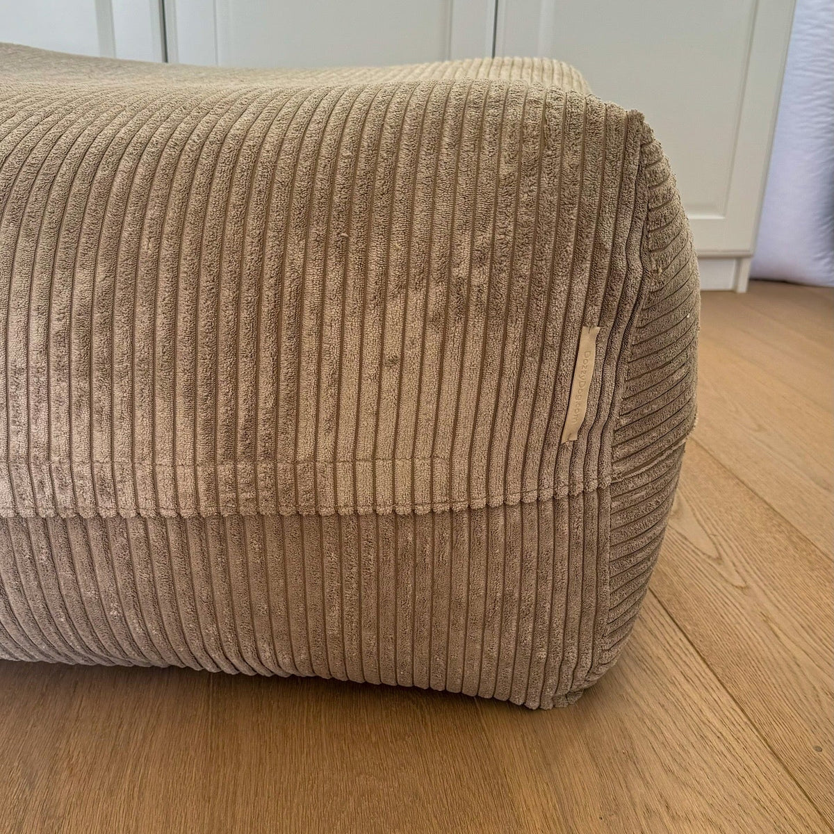 Poufet DreamPad Bezug Breitcord Cappuccino – Wechselbezug Hundebett handgemacht in Deutschland

