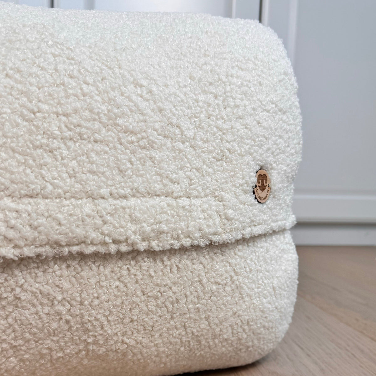 Detailaufnahme Poufet  Pouf in Premium Bouclé Creme – hochwertiger Möbelstoff, waschbar, Poufet 
