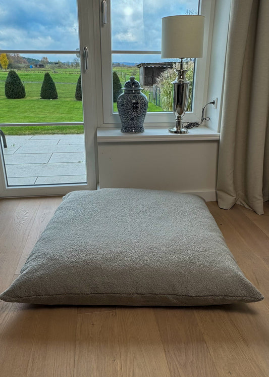 Poufet Relax Kissen mit Bouclé Bezug – Wechselbezug handgemacht in Deutschland
