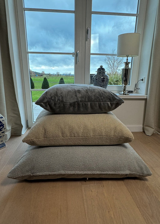 Poufet Relax Kissen mit Breitcord Bezug im Wohnzimmer – handgemacht in Deutschland
