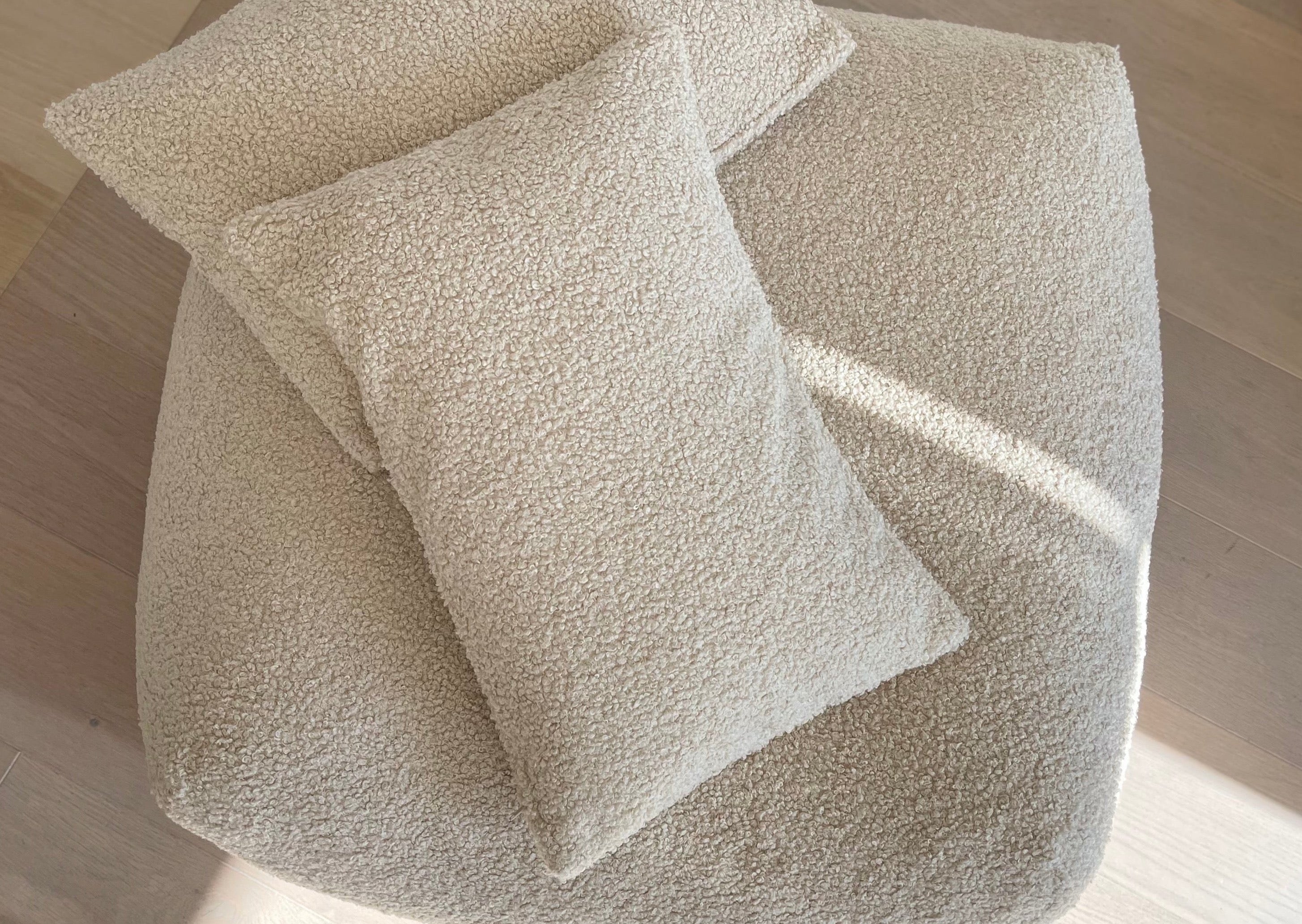 Passende Kissenbezüge im Teddystoff – perfekte Ergänzung zum Dozzy Pouf, handgemacht & stilvoll